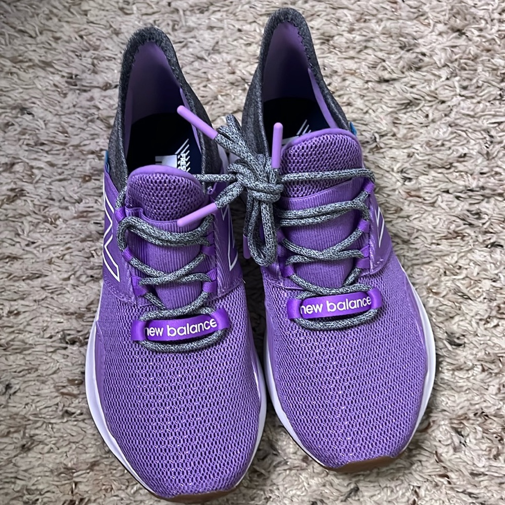 New Balance women's Fresh Foam ROAV--size 6.5